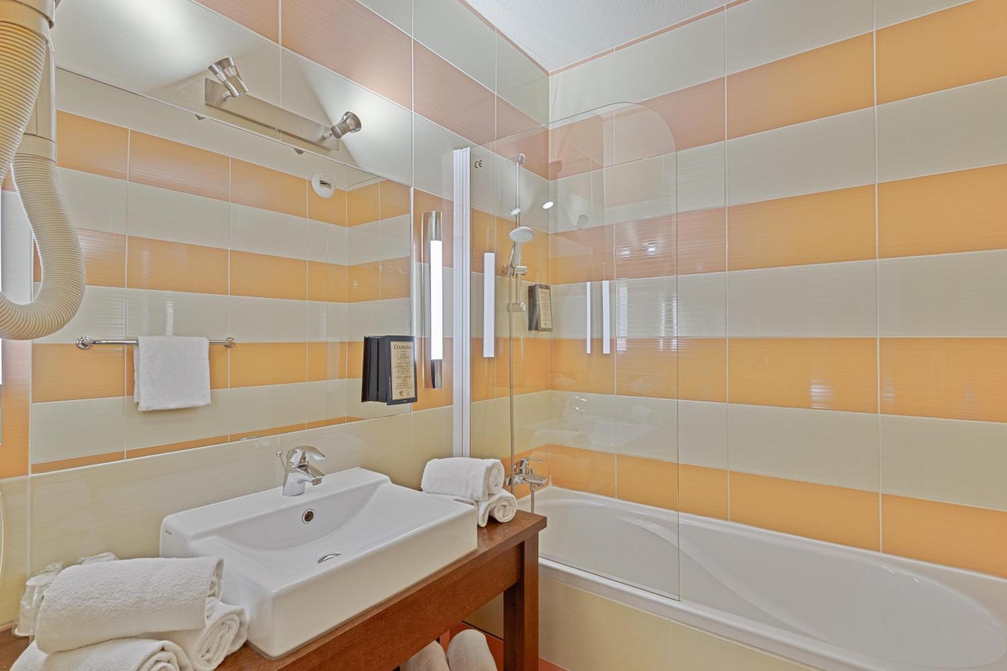 דראגיניאן Hotel Provence מראה חיצוני תמונה
